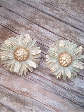 Marvella Vintage Enamel Flower Clip-On Earrings